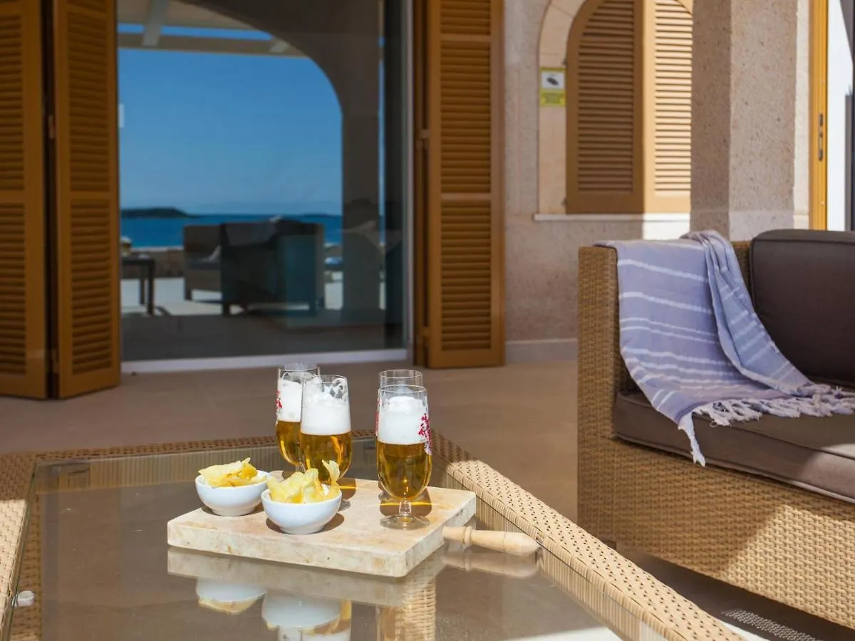 Villa Es Turo, Luxury Beachfront Apartment In Colonia San Jordi Campos