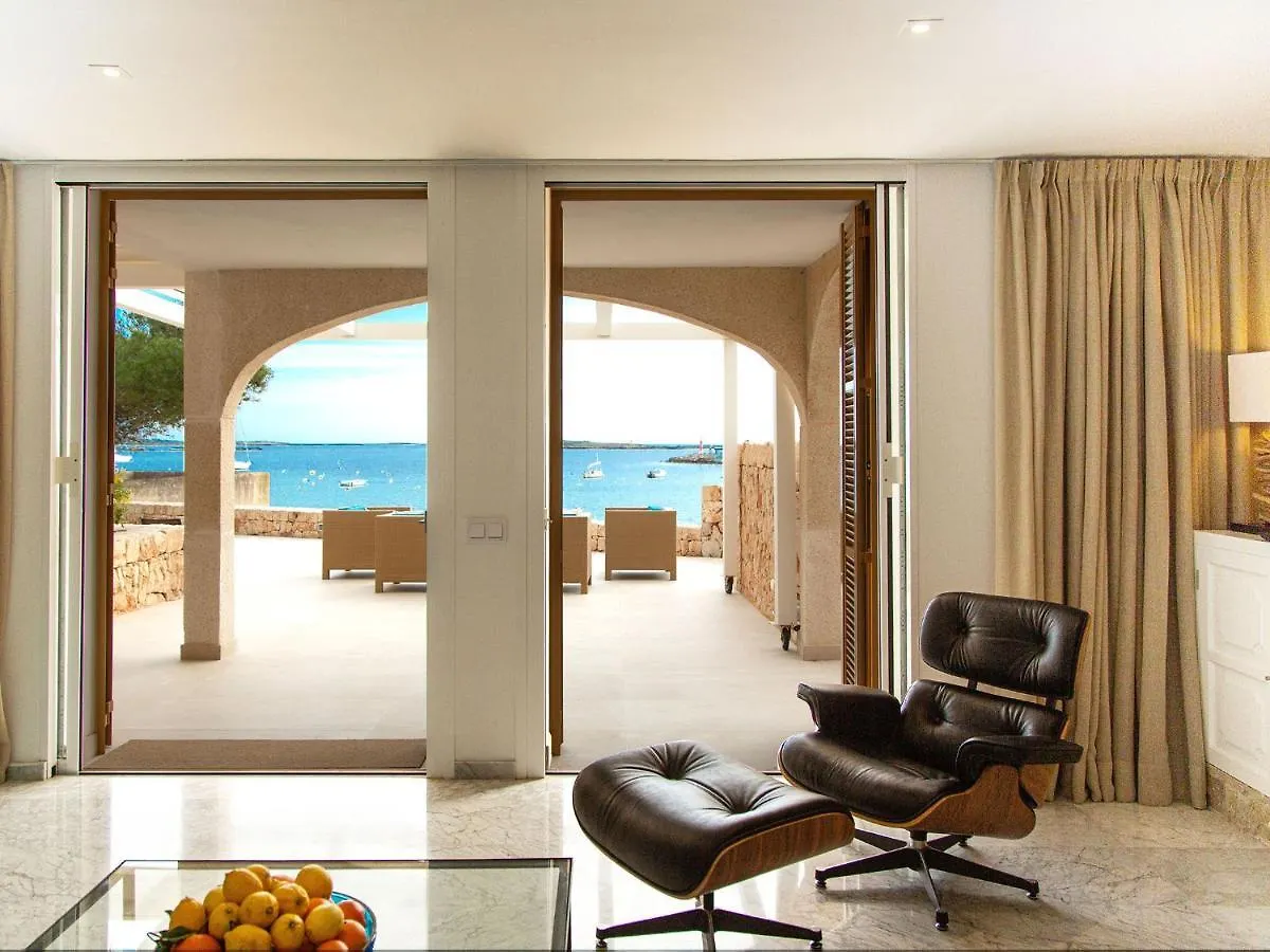 Es Turo, Luxury Beachfront Apartment In Colonia San Jordi Campos