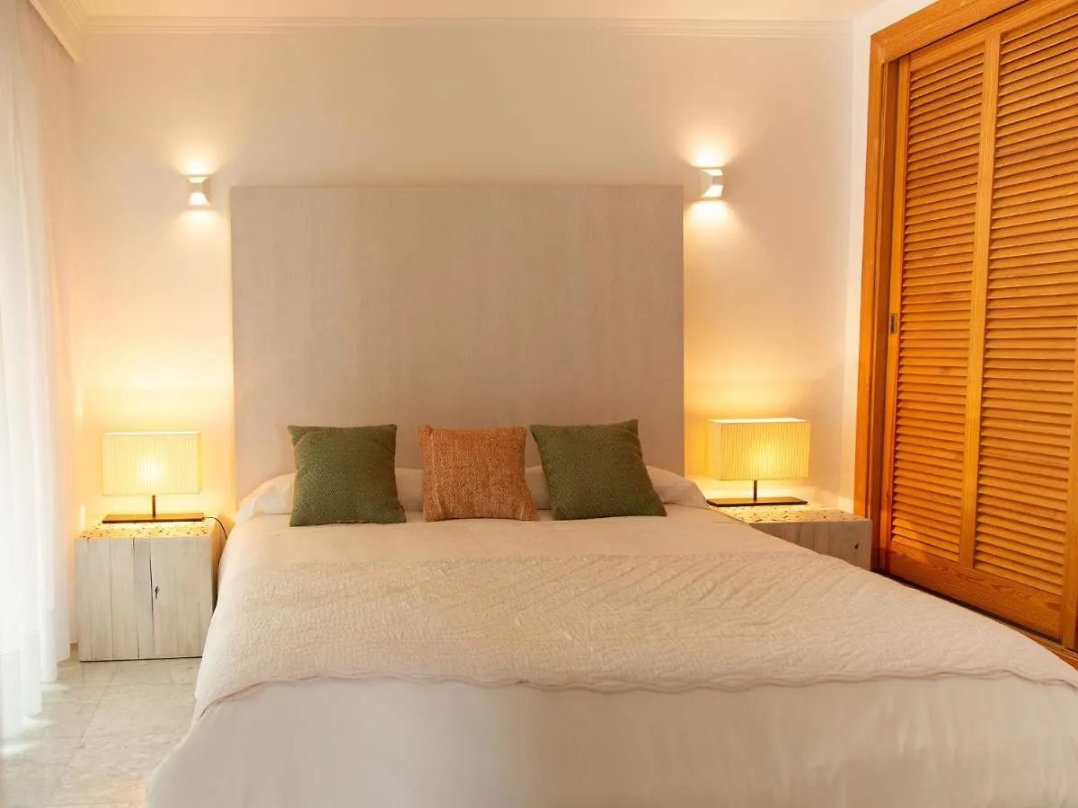 Villa Es Turo, Luxury Beachfront Apartment In Colonia San Jordi Campos